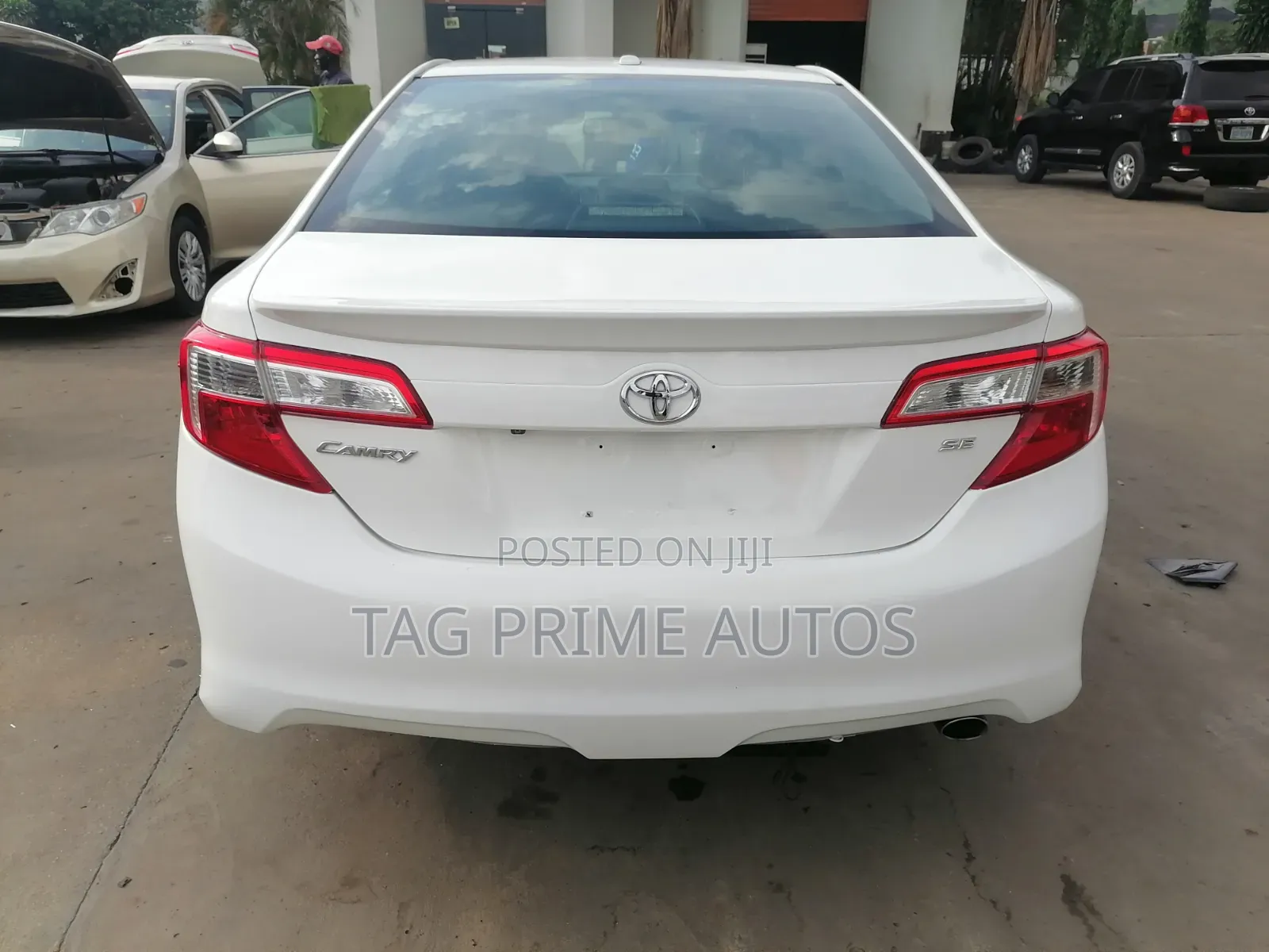 Toyota Camry SE 4dr Sedan (2.5L 4cyl 6A) 2014 White