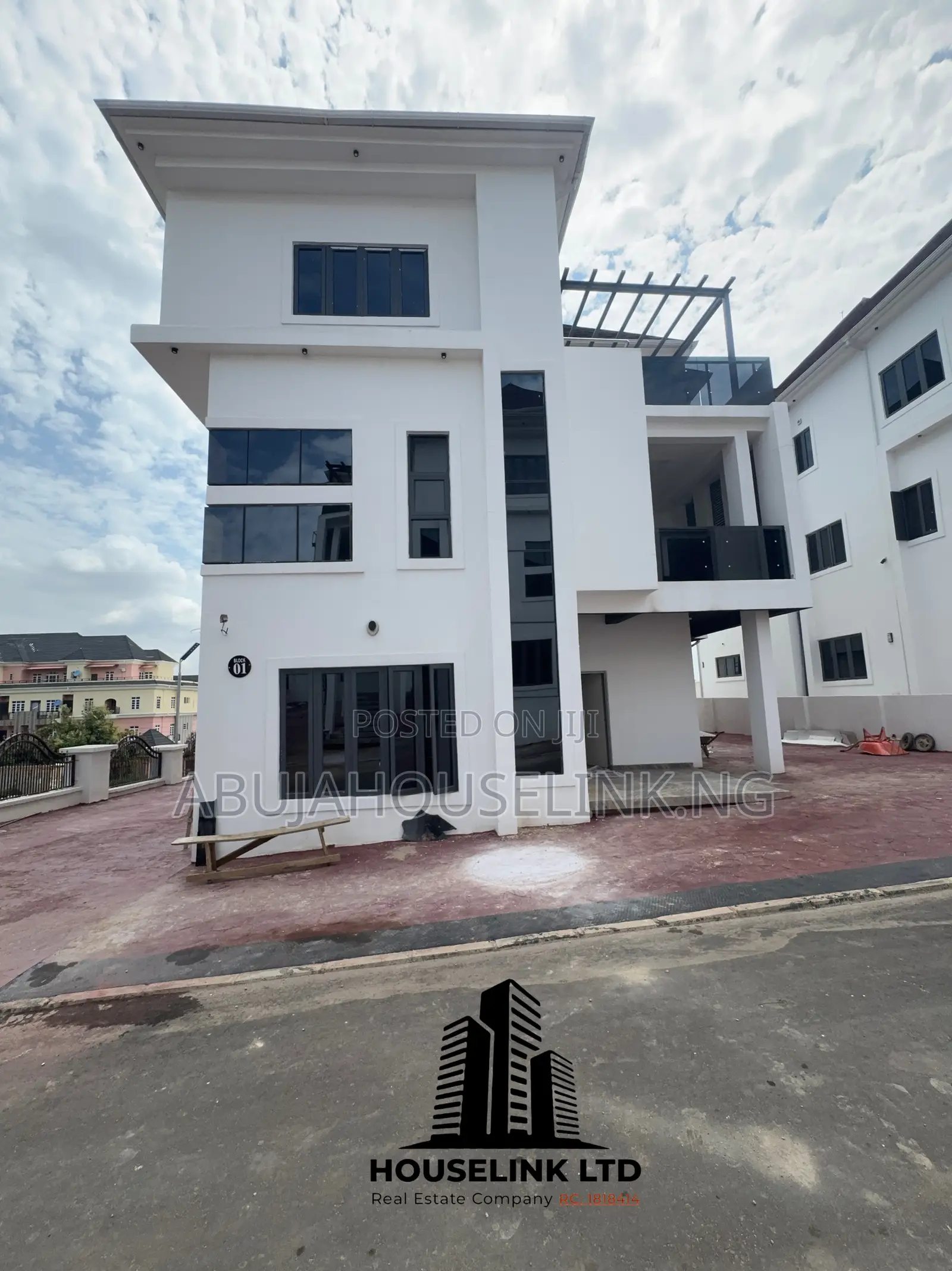 5bdrm Duplex in Guzape Main Abuja for sale