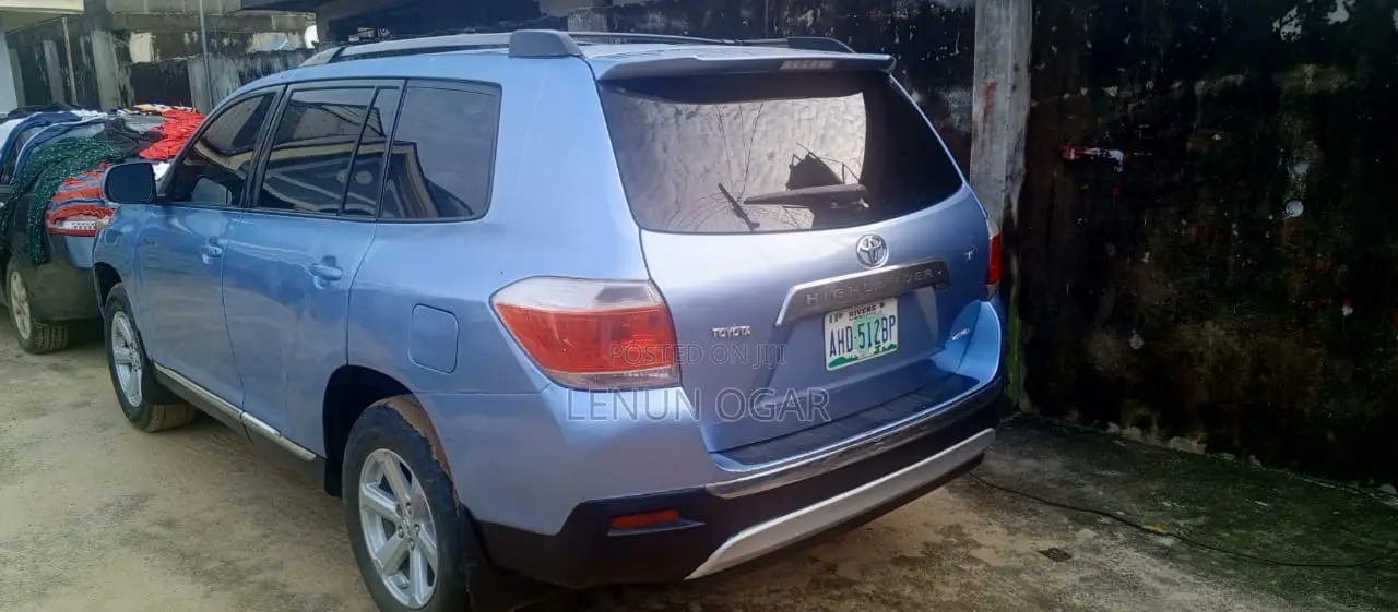 Toyota Highlander Base 2010 Blue