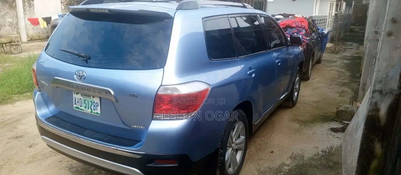 Toyota Highlander Base 2010 Blue