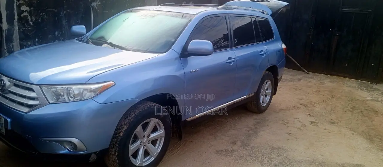 Toyota Highlander Base 2010 Blue