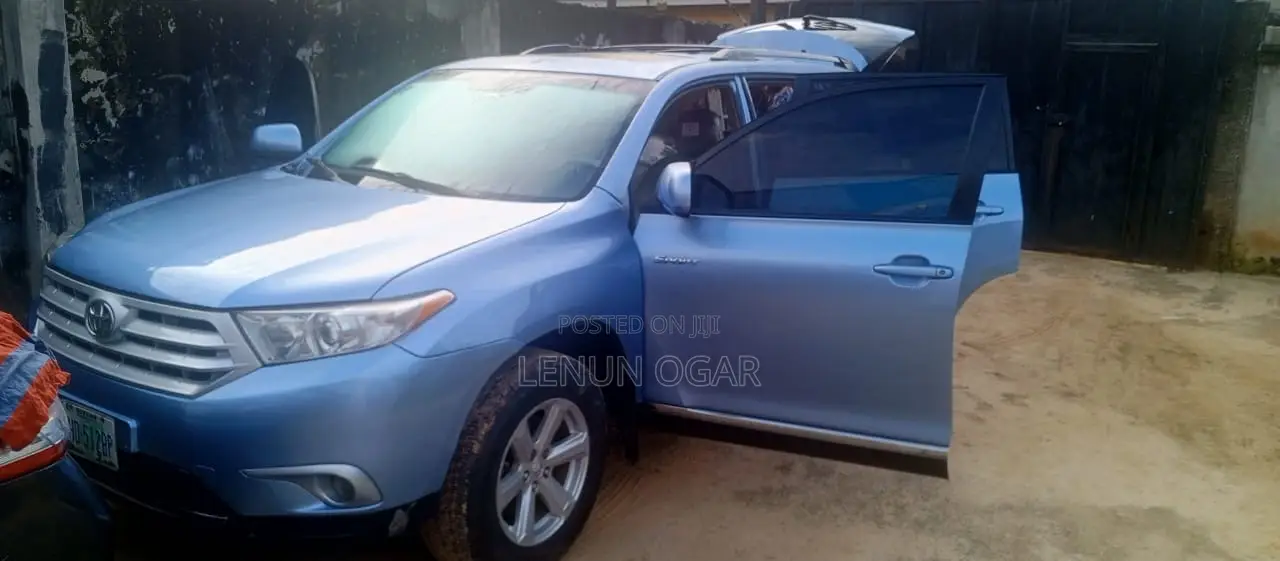 Toyota Highlander Base 2010 Blue
