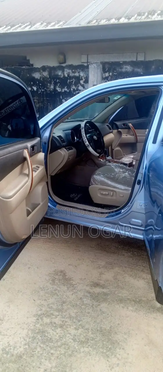 Toyota Highlander Base 2010 Blue