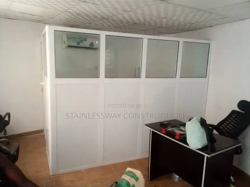Modern + Stylish Office Glass) Bord