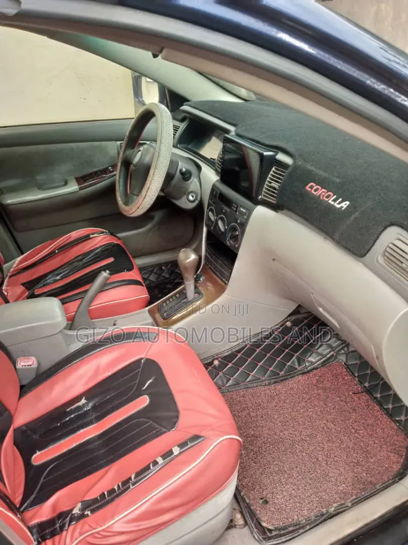 Toyota Sienna 2011 Red