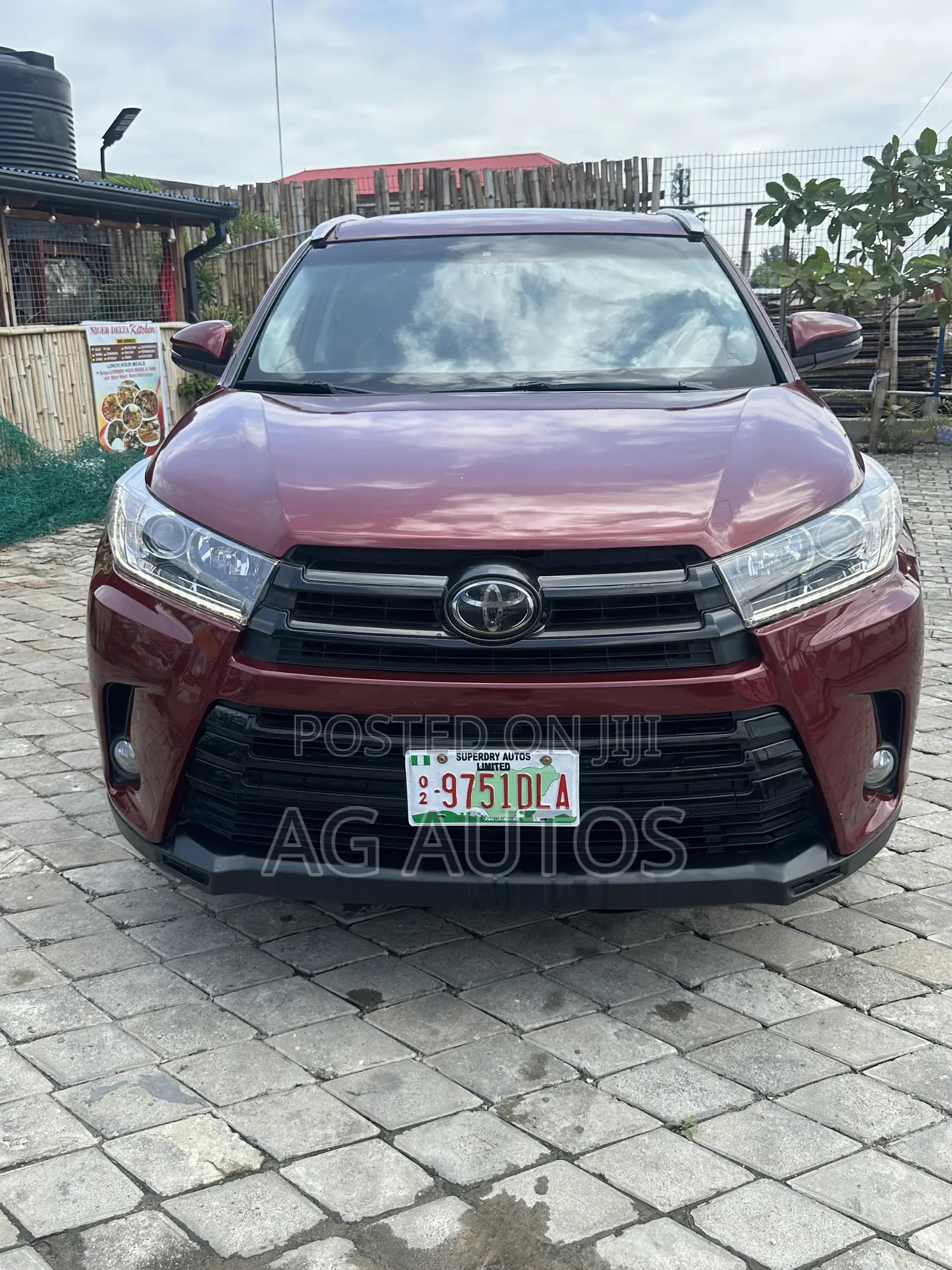 Toyota Highlander SE 4x4 V6 (3.5L 6cyl 8A) 2018 Red