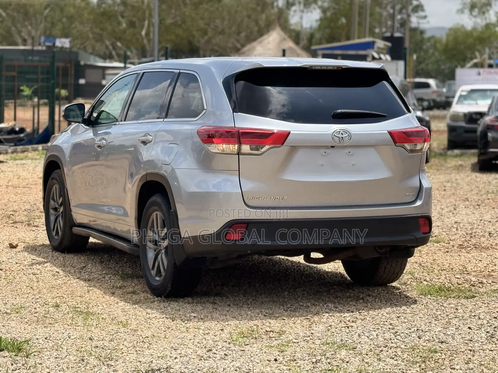 Toyota Highlander LE 4x4 V6 (3.5L 6cyl 8A) 2017 Gray