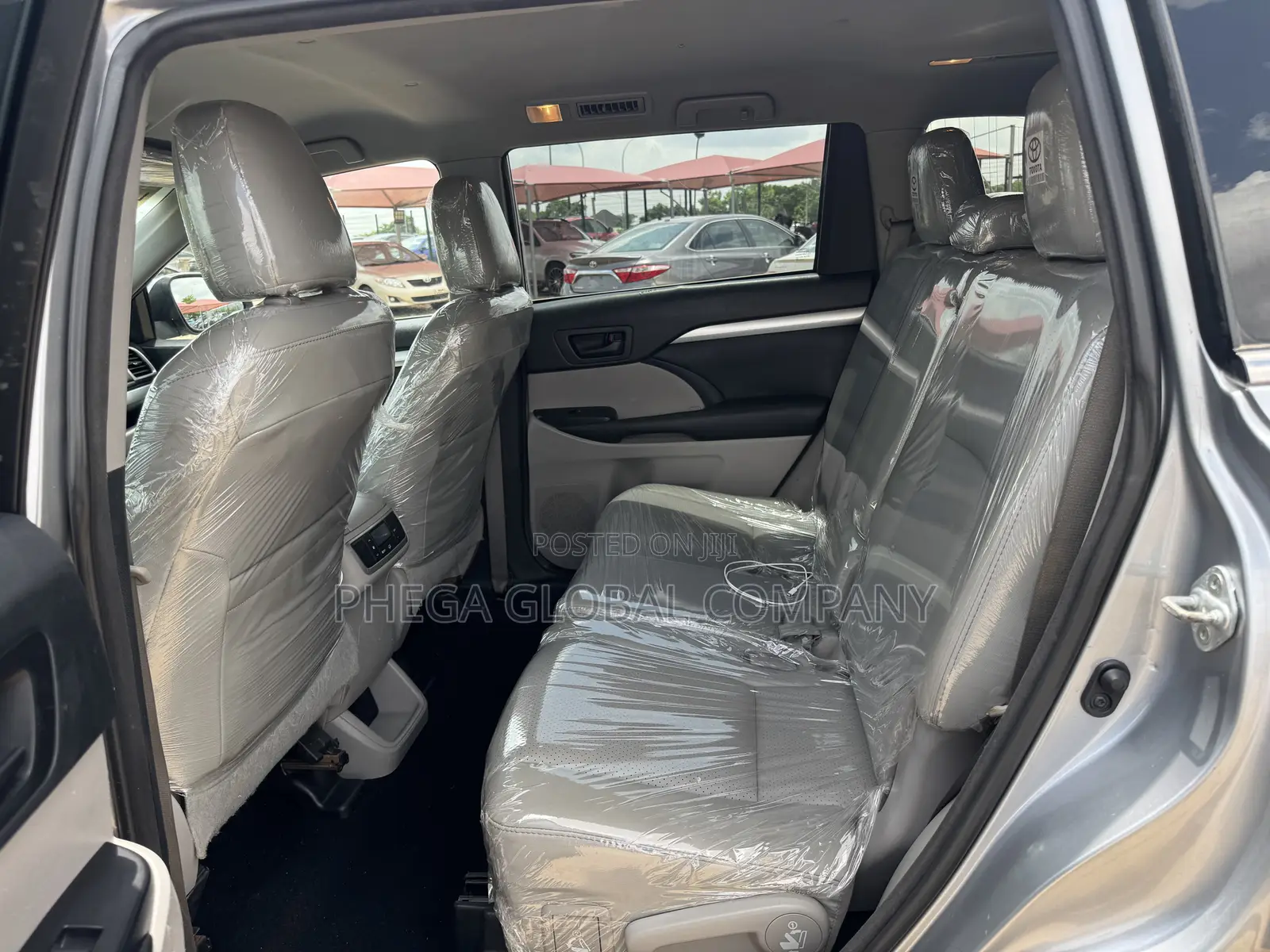 Toyota Highlander LE 4x4 V6 (3.5L 6cyl 8A) 2017 Gray