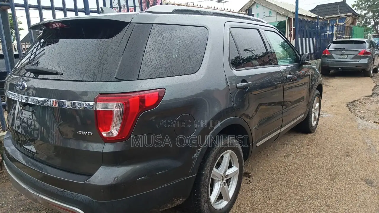 Ford Explorer 2016 Gray