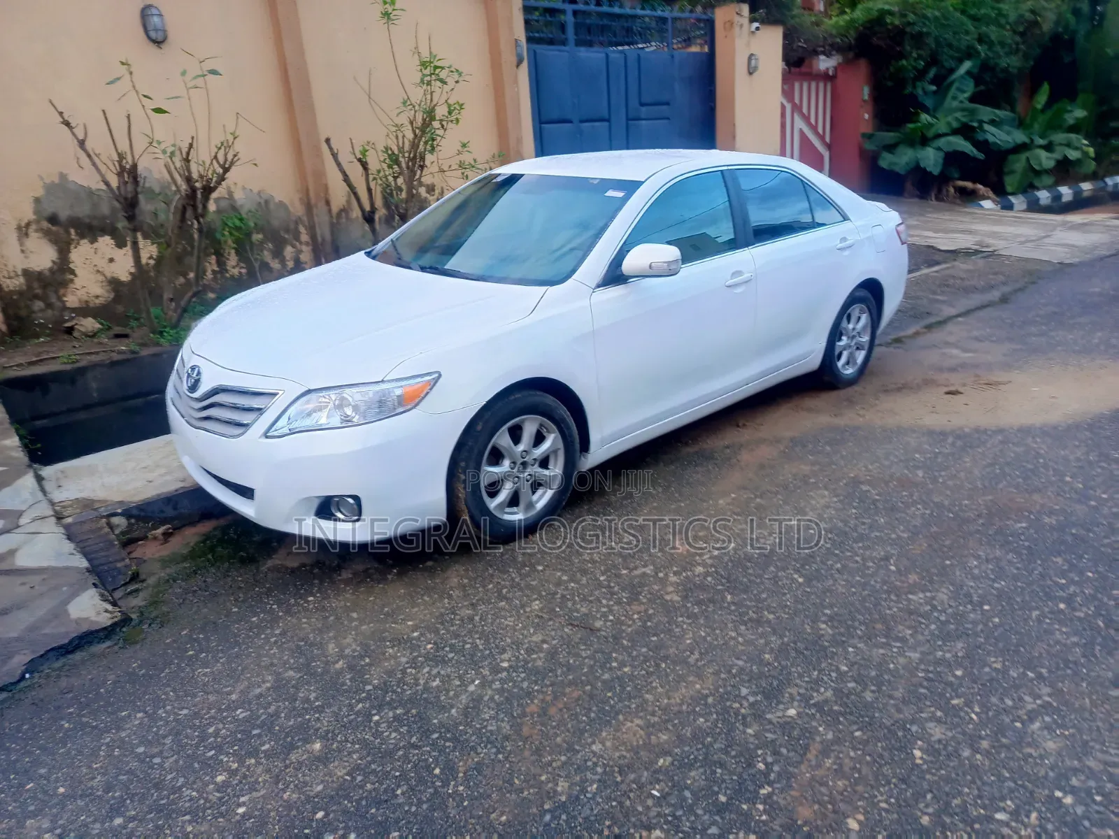 Toyota Camry LE 4dr Sedan (2.5L 4cyl 6A) 2011 White