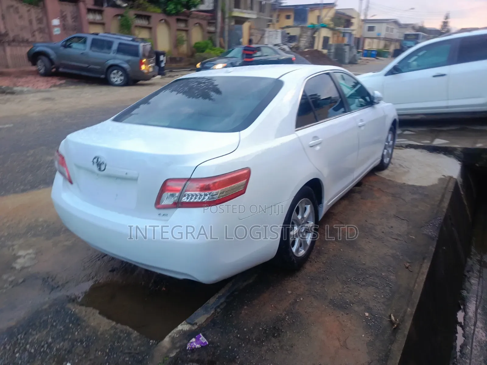 Toyota Camry LE 4dr Sedan (2.5L 4cyl 6A) 2011 White