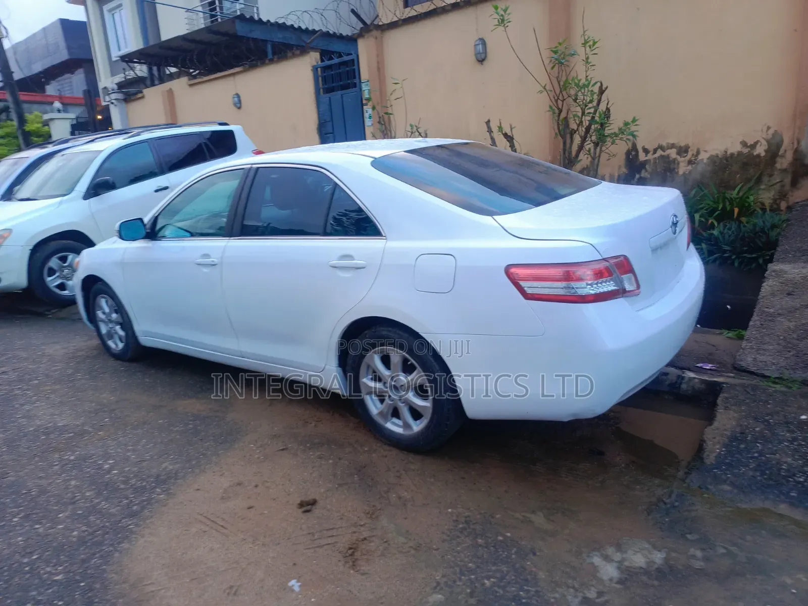 Toyota Camry LE 4dr Sedan (2.5L 4cyl 6A) 2011 White