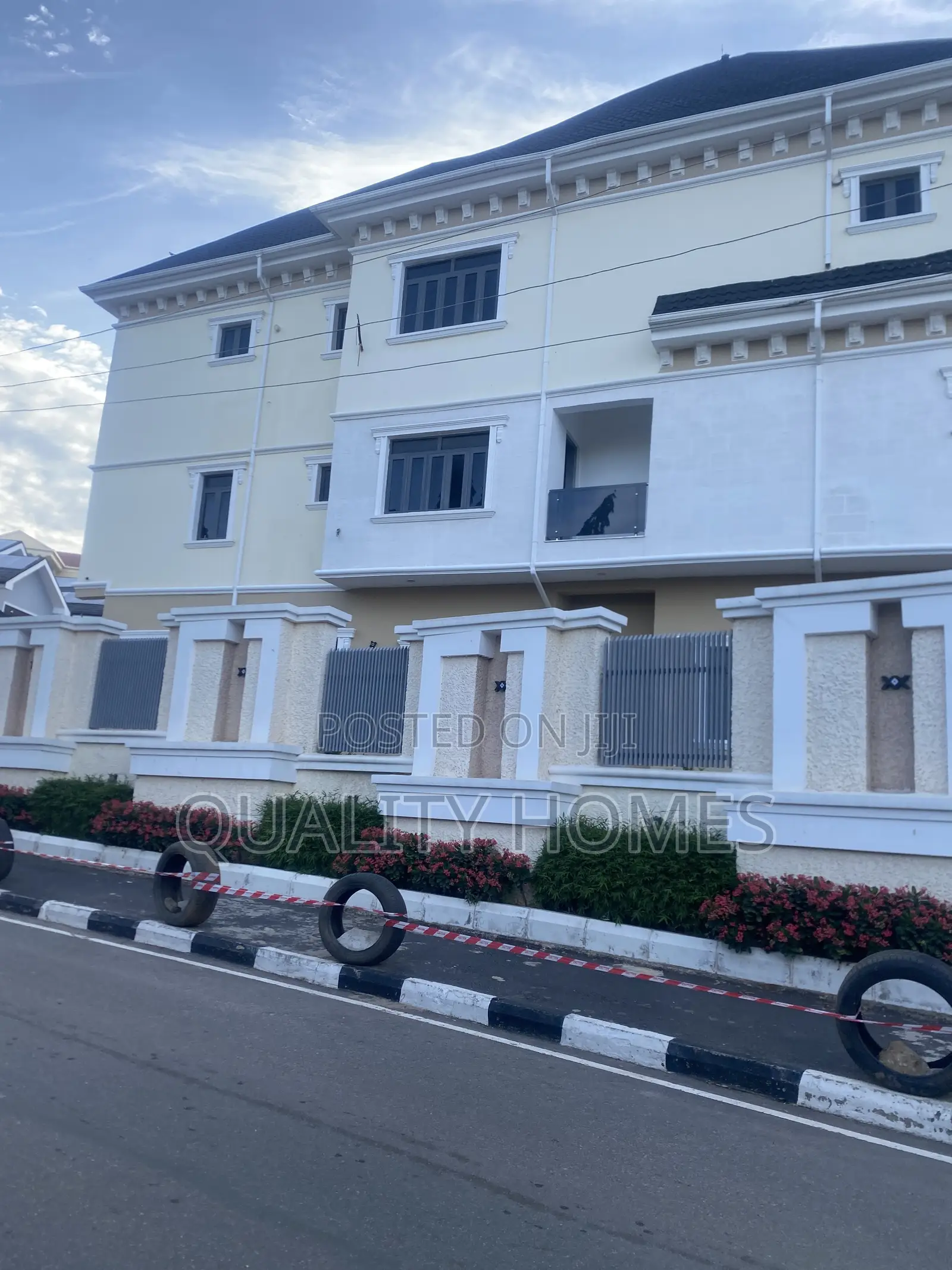 Furnished 8bdrm Duplex in Nelson Madala 15, Abuja (FCT) for sale