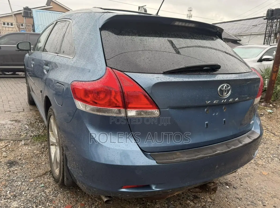 Toyota Venza AWD 2010 Blue