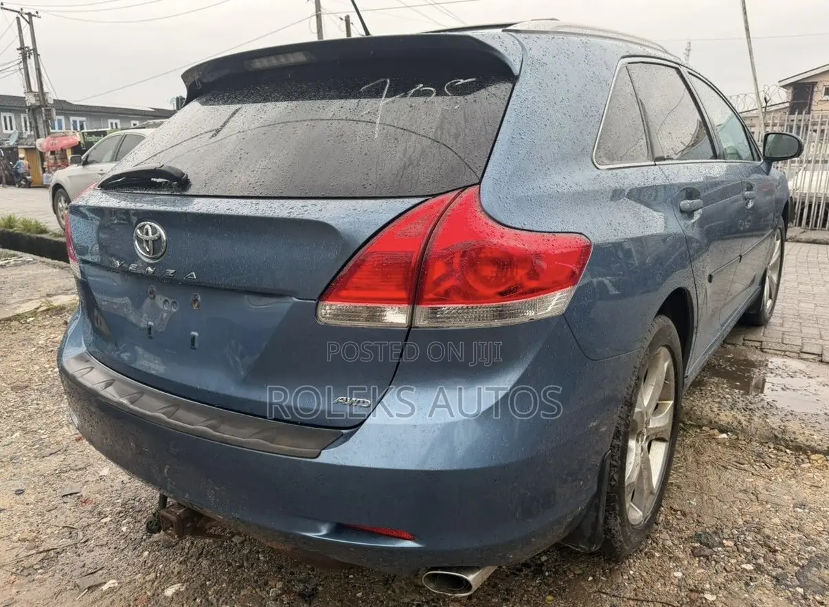 Toyota Venza AWD 2010 Blue
