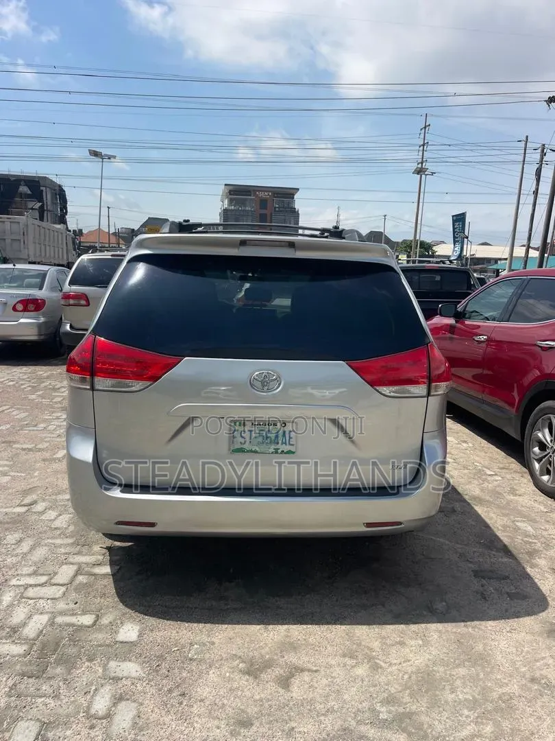 Toyota Sienna XLE 7 Passenger 2012 Silver