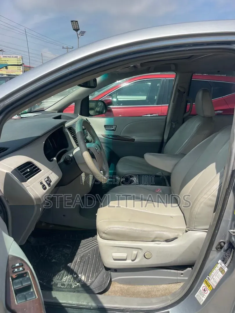 Toyota Sienna XLE 7 Passenger 2012 Silver
