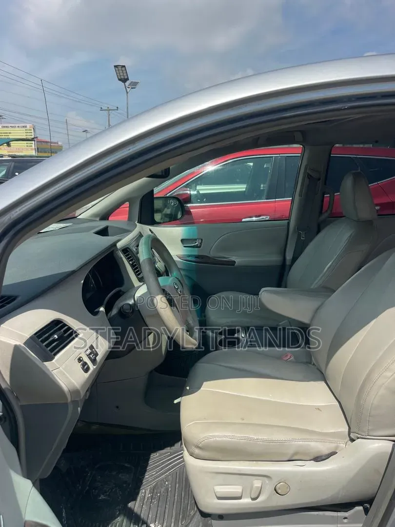Toyota Sienna XLE 7 Passenger 2012 Silver