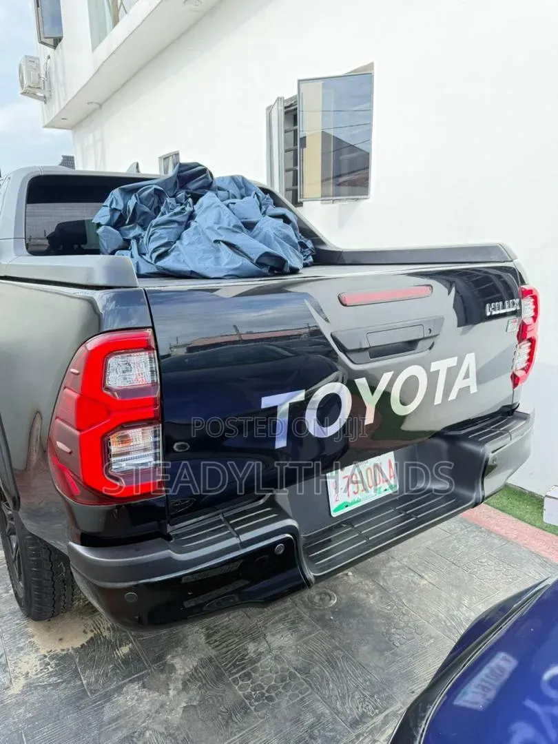 Toyota Hilux 2023 Black