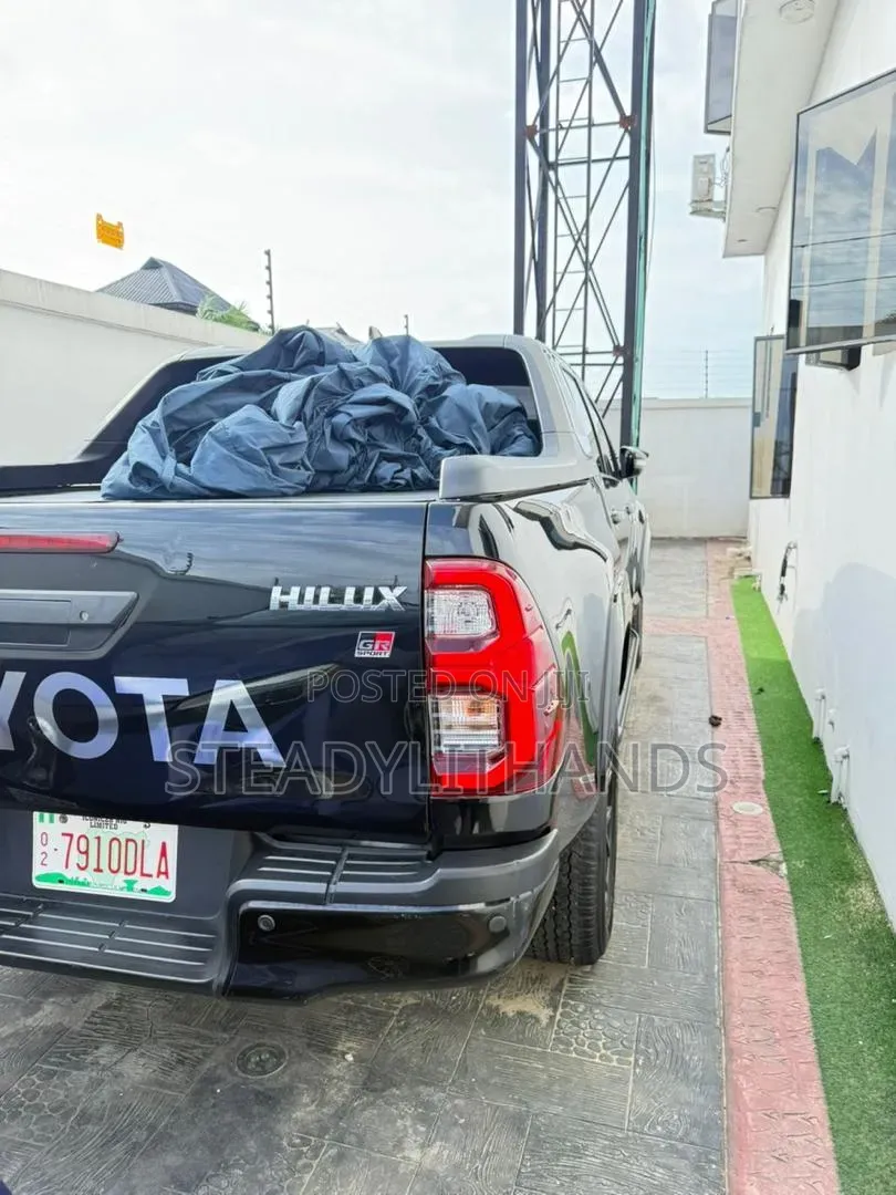 Toyota Hilux 2023 Black