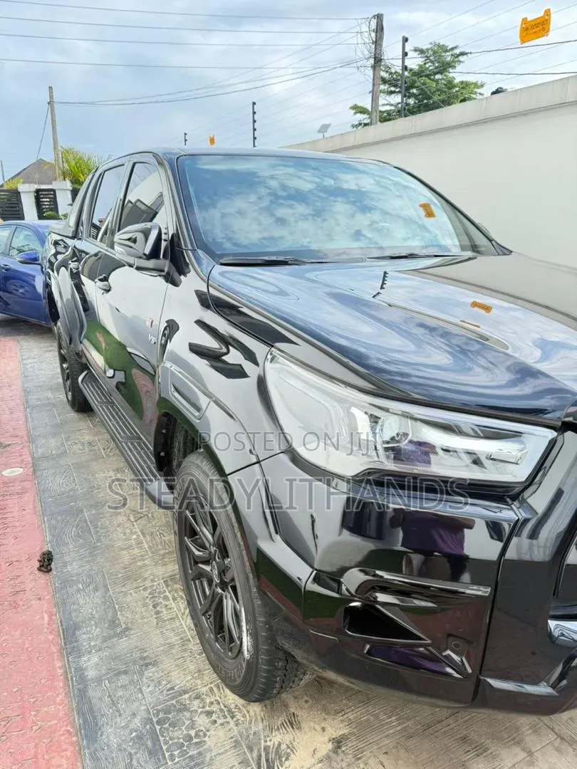 Toyota Hilux 2023 Black