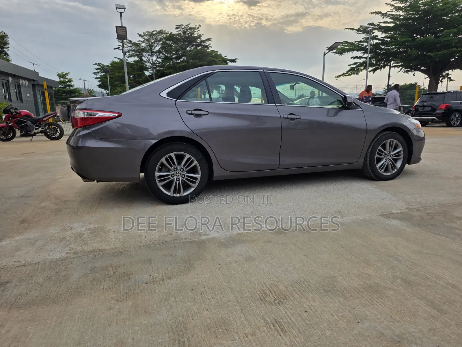 Toyota Camry SE 4dr Sedan (2.5L 4cyl 6A) 2016 Gray