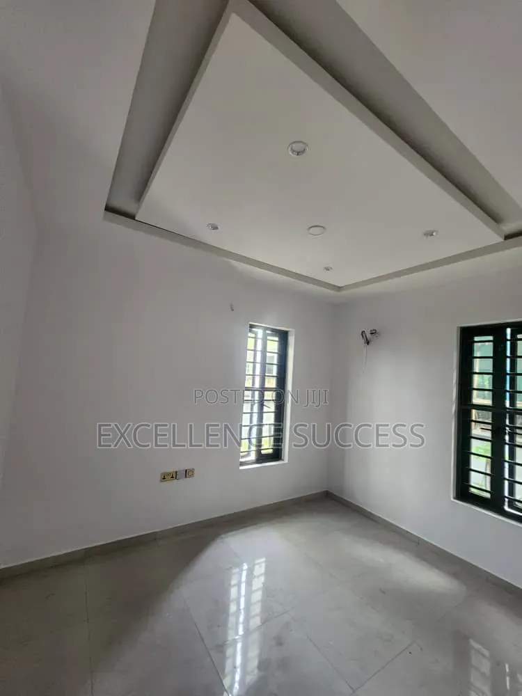 4bdrm Duplex in GRA Phase 1 for sale