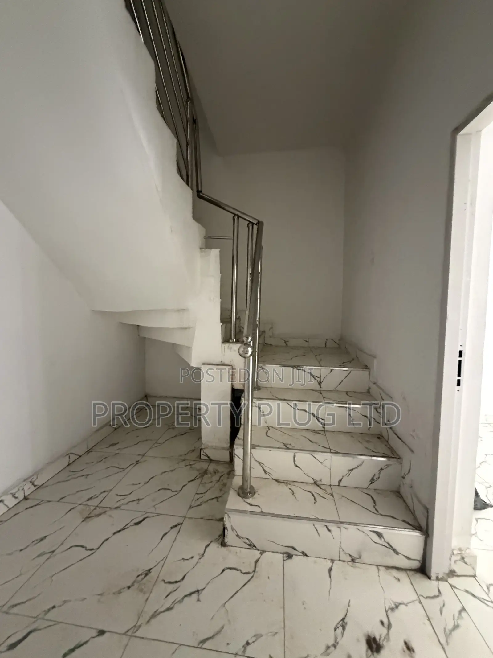 4bdrm Townhouse/Terrace in Idu for sale