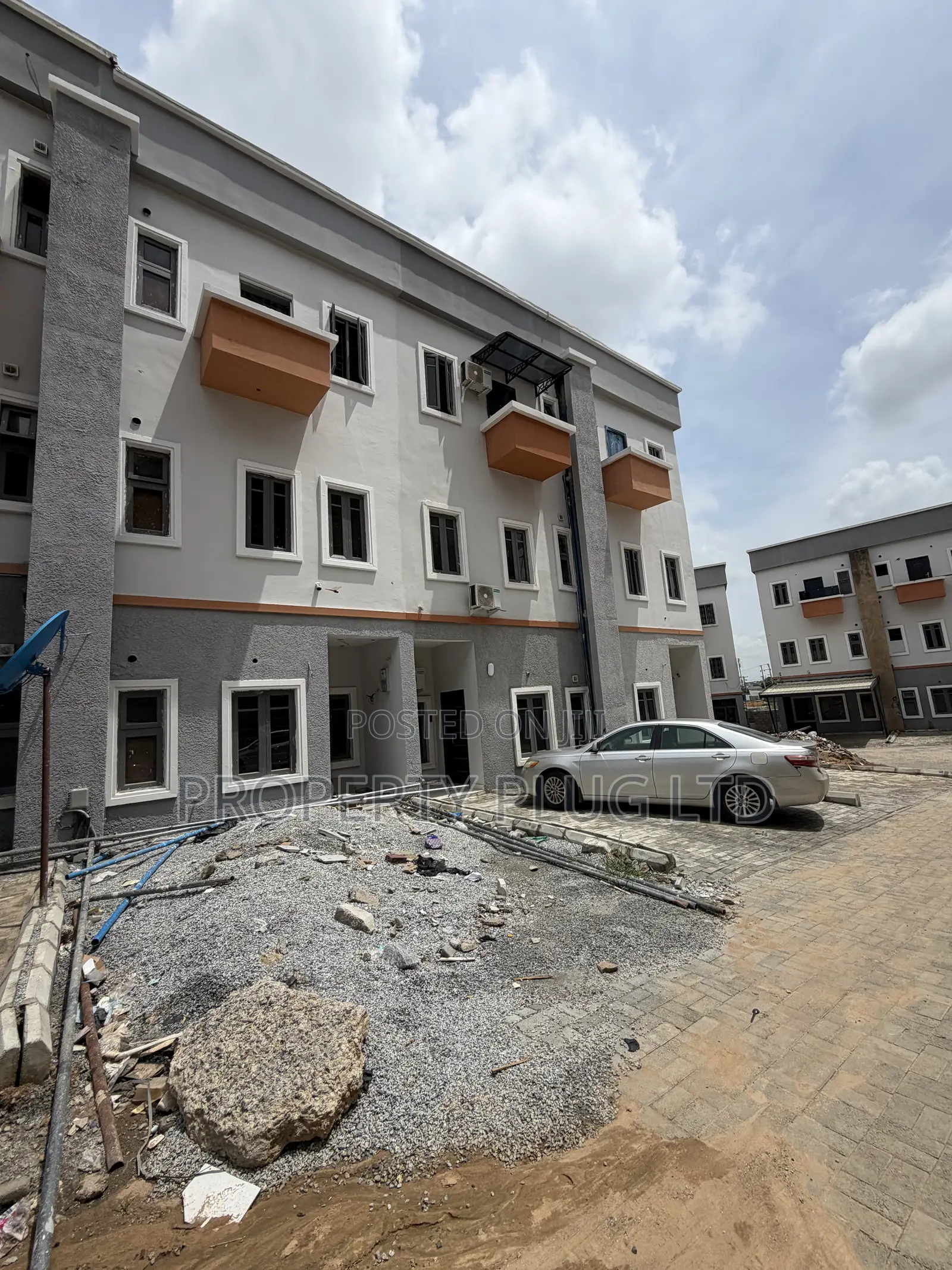 4bdrm Townhouse/Terrace in Idu for sale