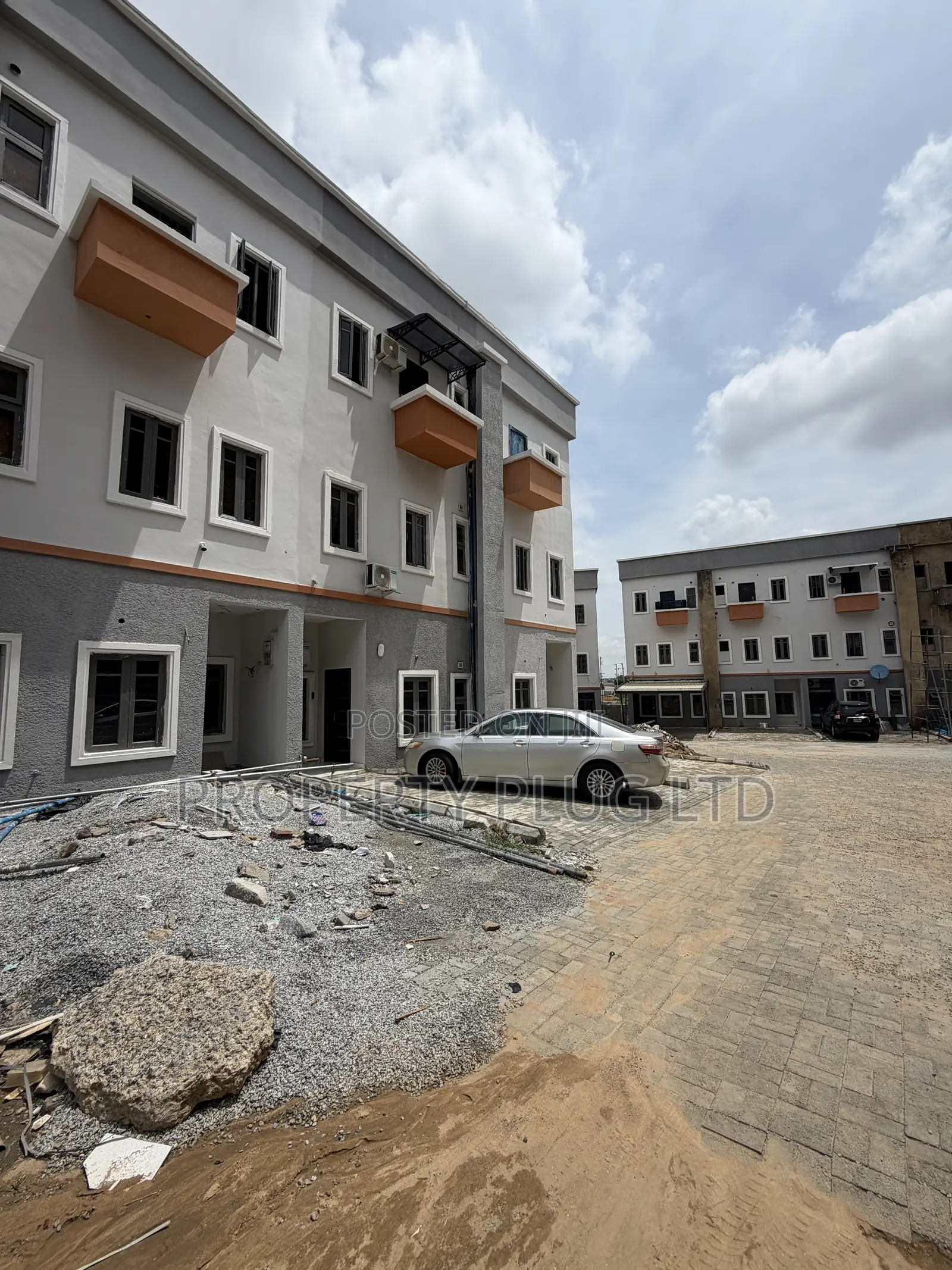 4bdrm Townhouse/Terrace in Idu for sale