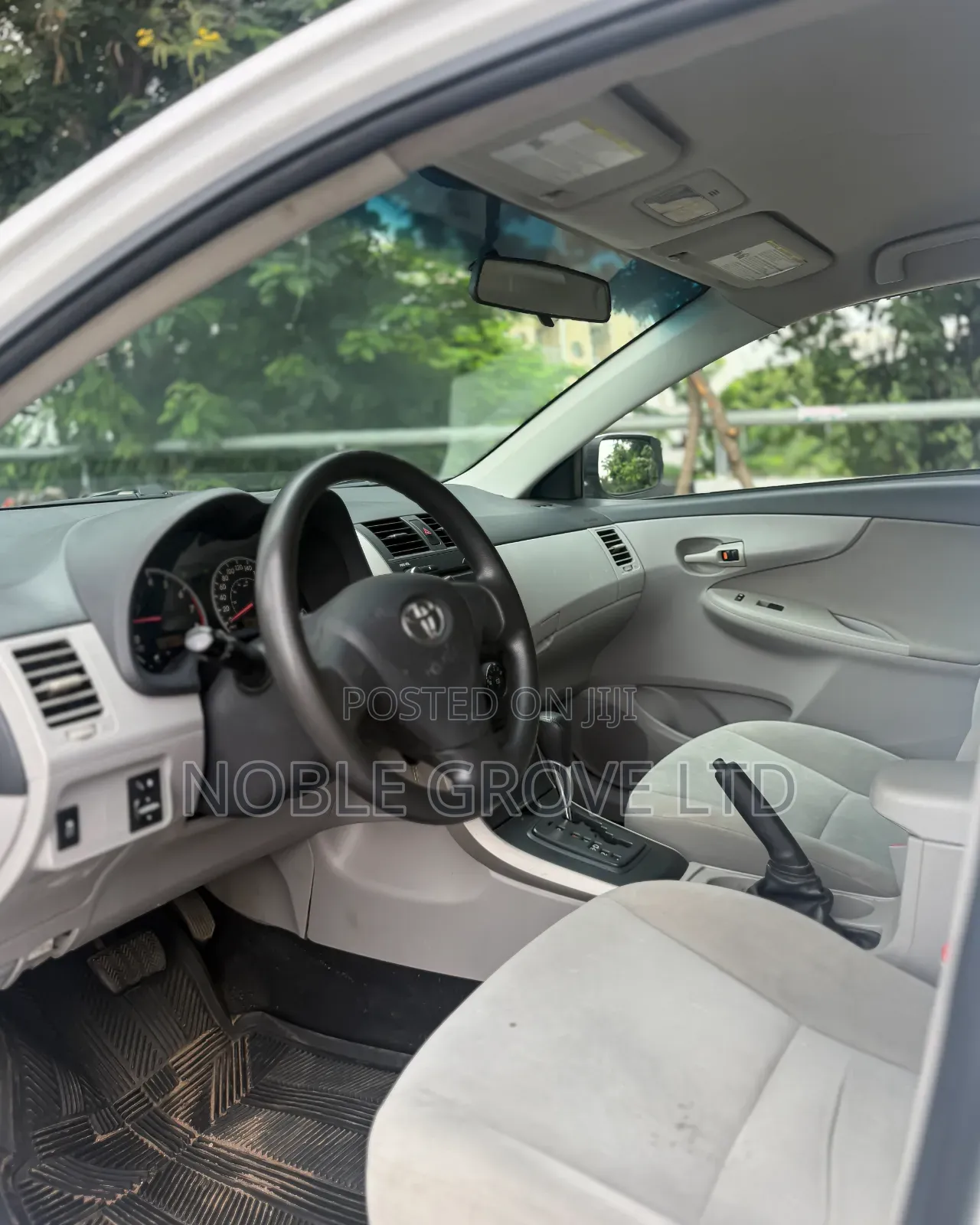 Toyota Corolla LE 4dr Sedan (1.8L 4cyl 4A) 2011 White
