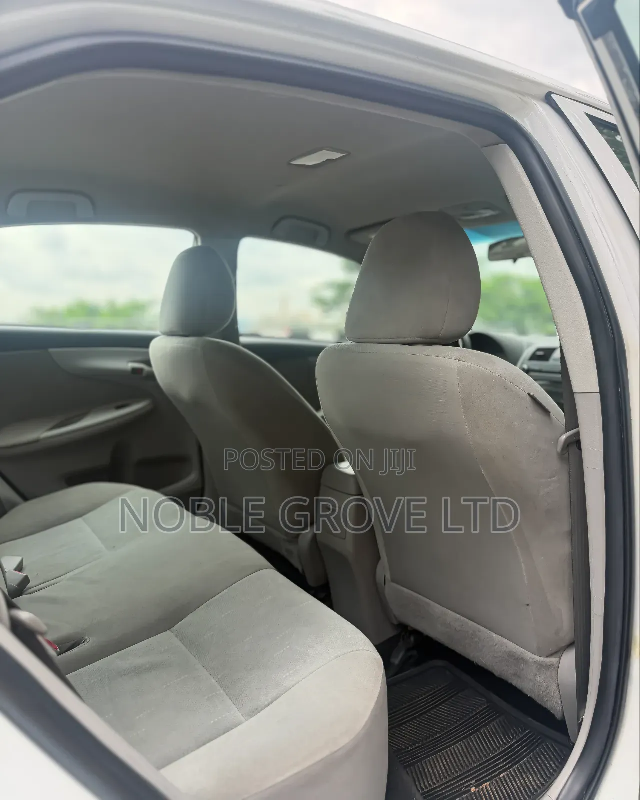Toyota Corolla LE 4dr Sedan (1.8L 4cyl 4A) 2011 White