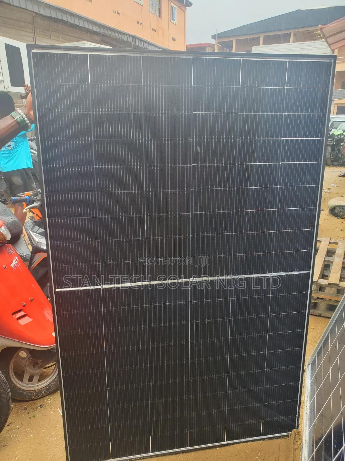 Black Frame 550watts Bifacial Panel