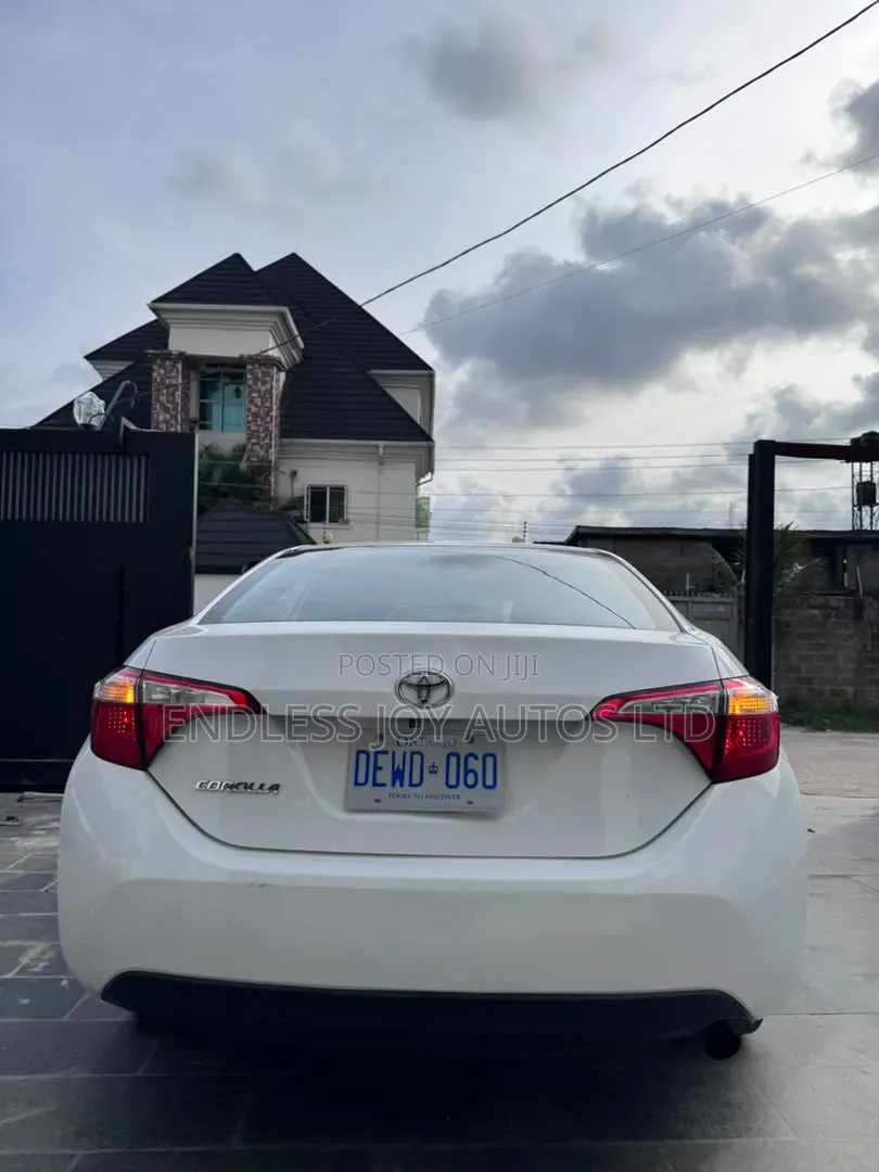 Toyota Corolla LE Premium 4dr Sedan (1.8L 4cyl CVT) 2014 White