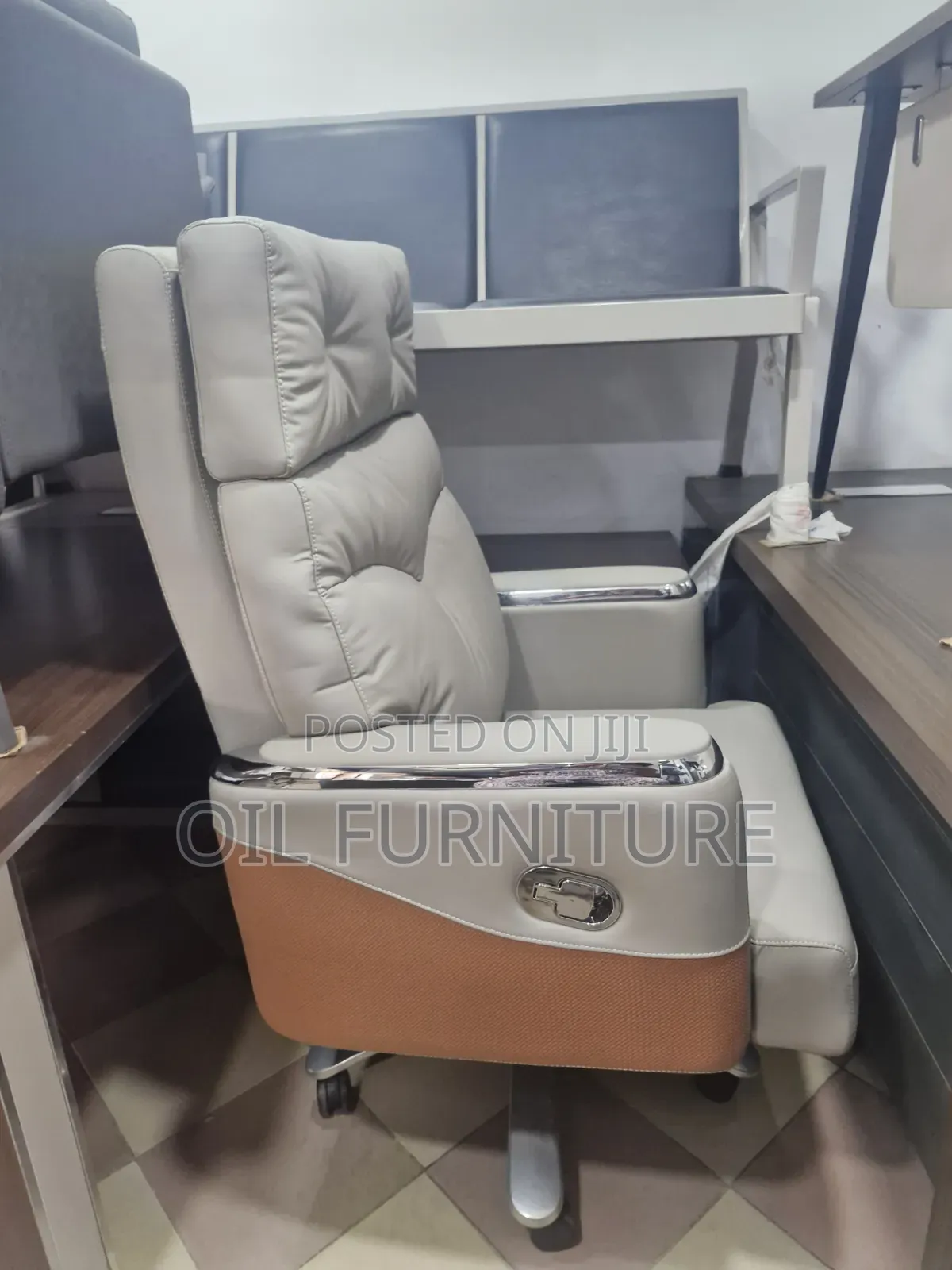 Luxury High-Back Executive Director Chair With Footrest - Grey