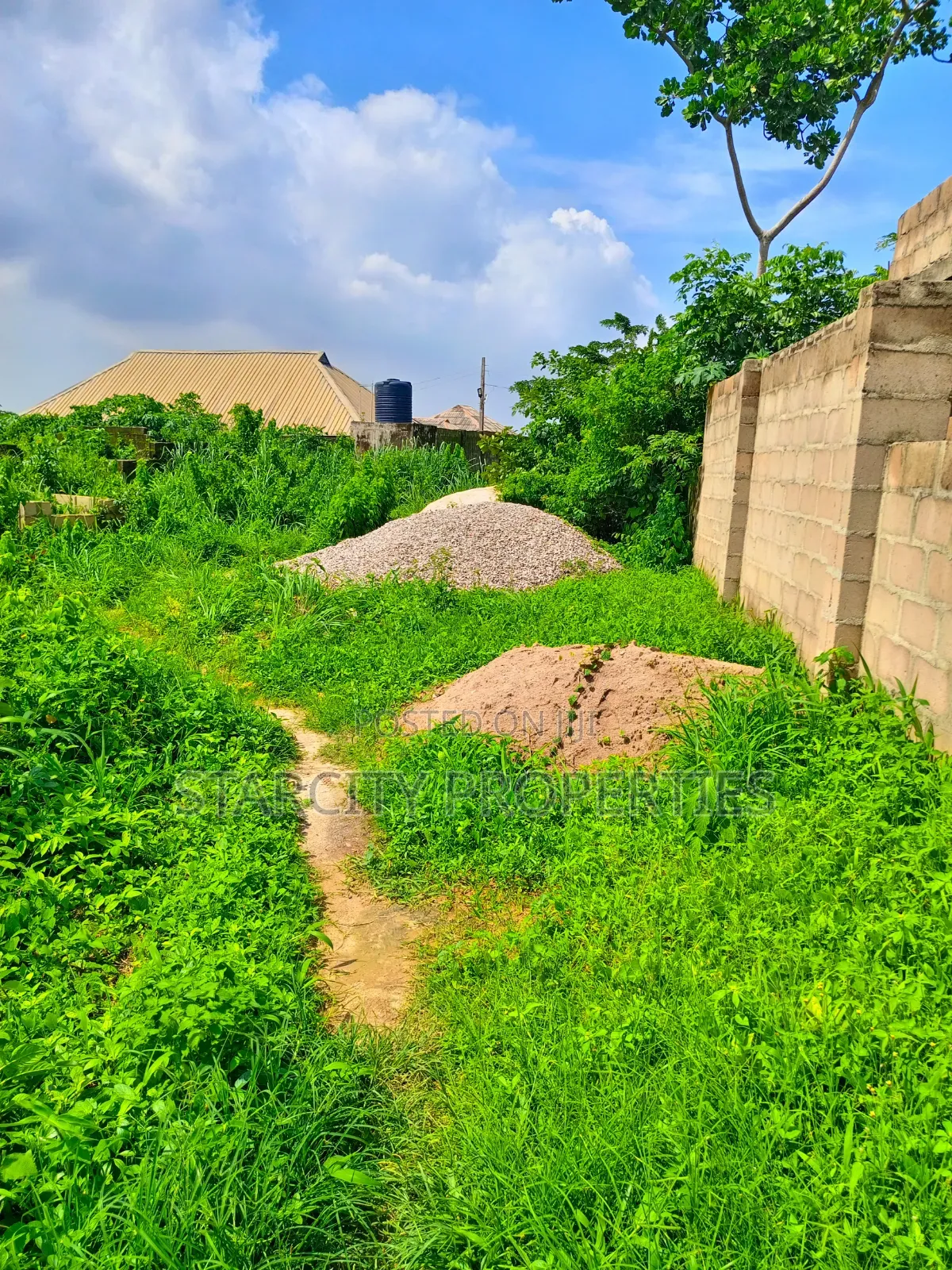 Half Plots of Land for Sale in Tipper Gar Akute With Granite and Sand