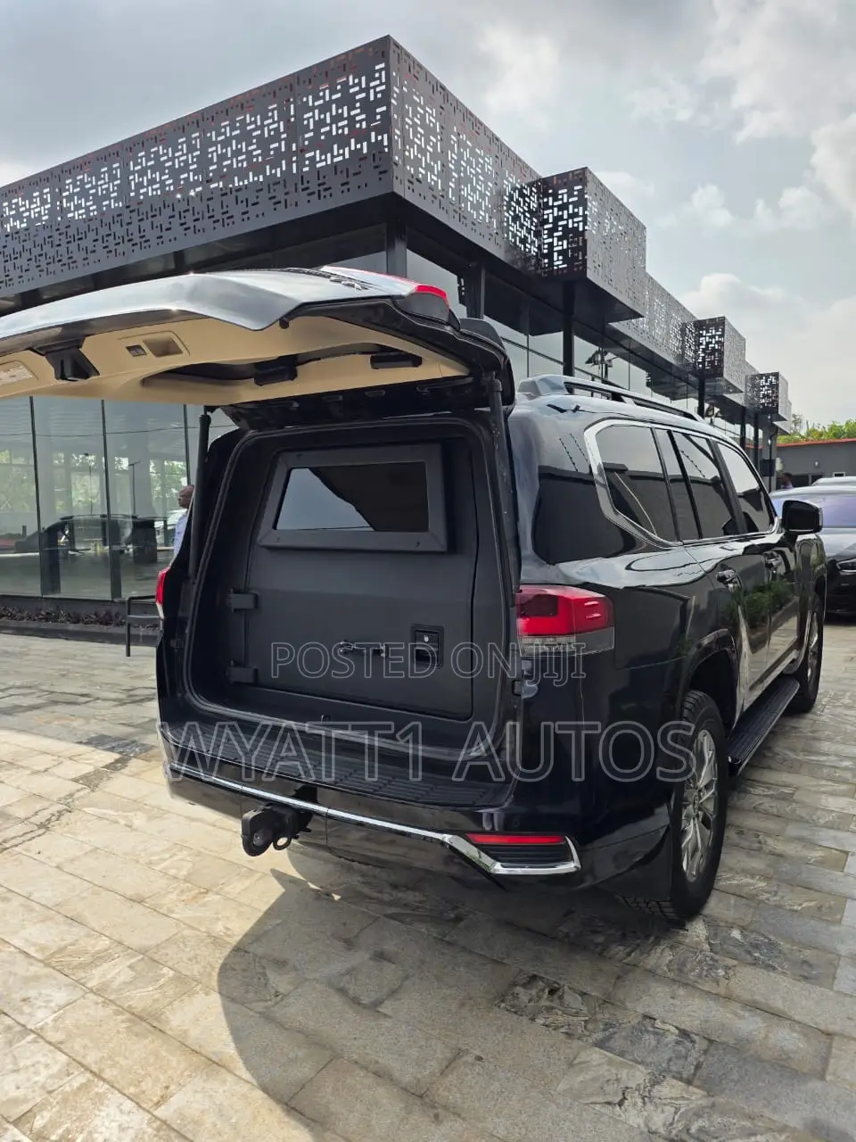 Toyota Land Cruiser LC300 2024 Black