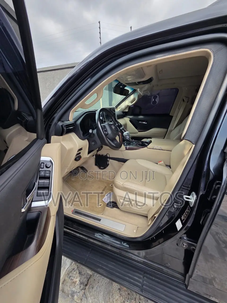 Toyota Land Cruiser LC300 2024 Black