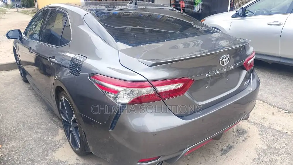 Toyota Camry XSE FWD (2.5L 4cyl 8AM) 2018 Gray