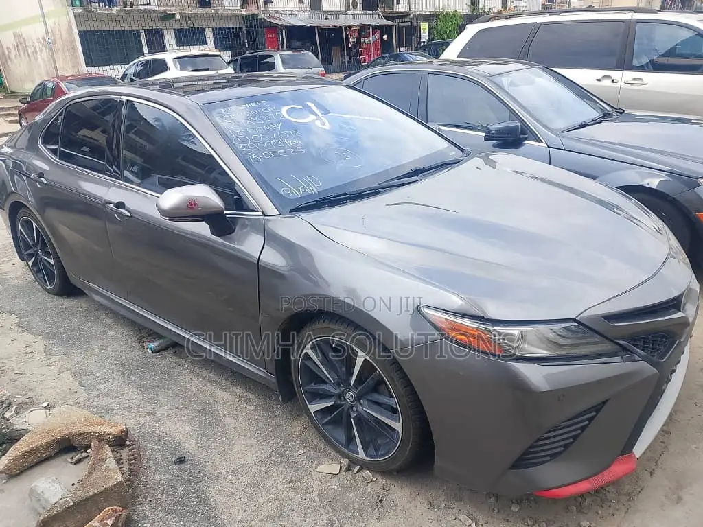 Toyota Camry XSE FWD (2.5L 4cyl 8AM) 2018 Gray