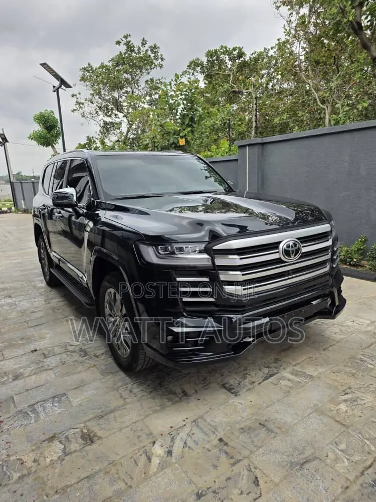 Toyota Land Cruiser LC300 2024 Black