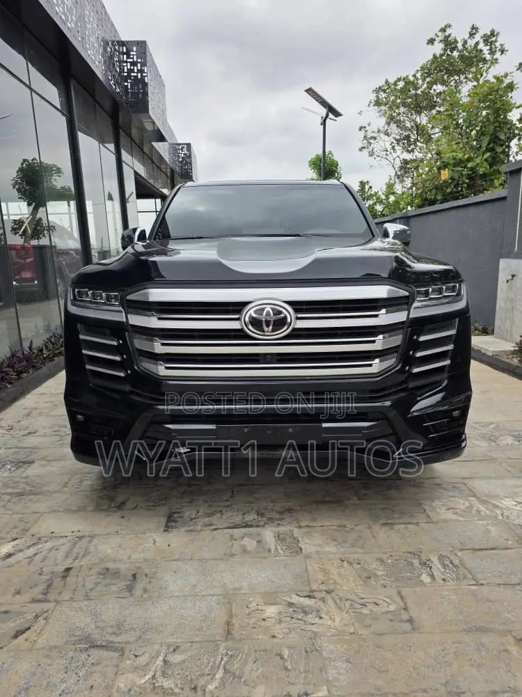 Toyota Land Cruiser LC300 2024 Black