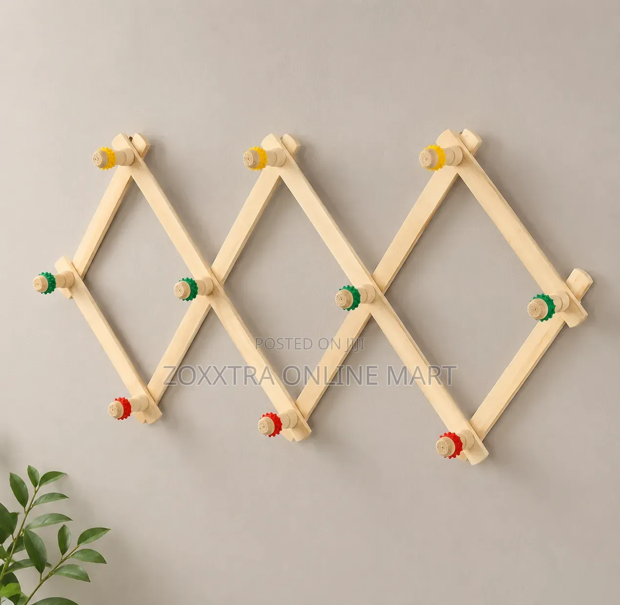 Expandable Wooden Wall Hanger