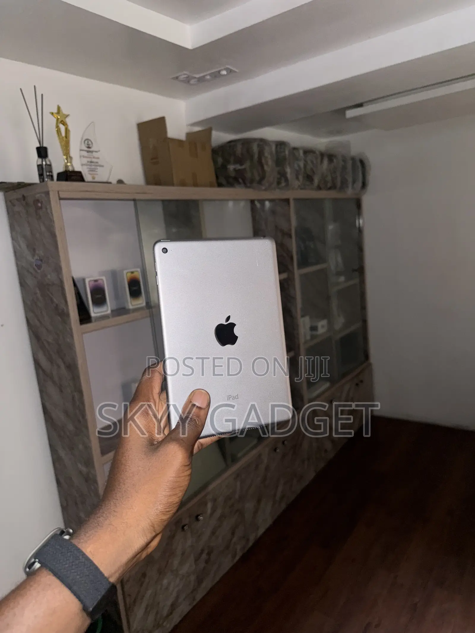 Apple iPad mini 4 128 GB Silver