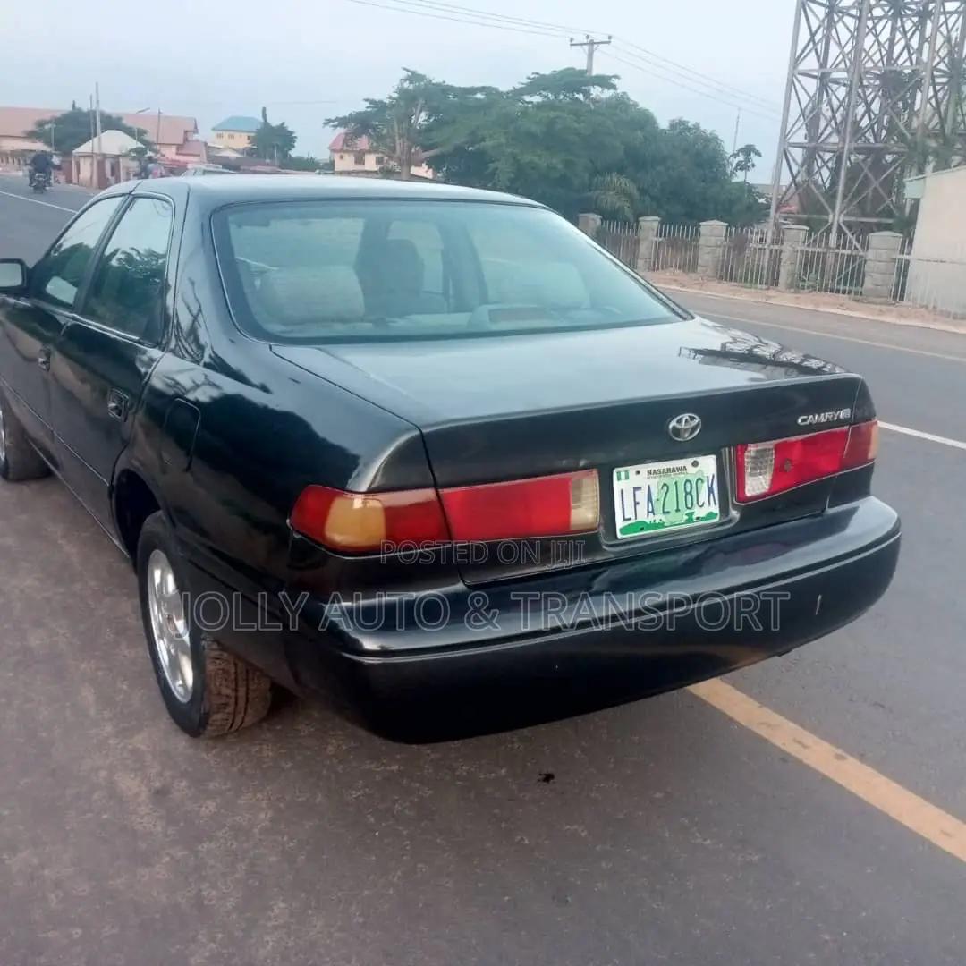 Toyota Camry LE 4dr Sedan (2.4L 4cyl 5M) 2002 Black