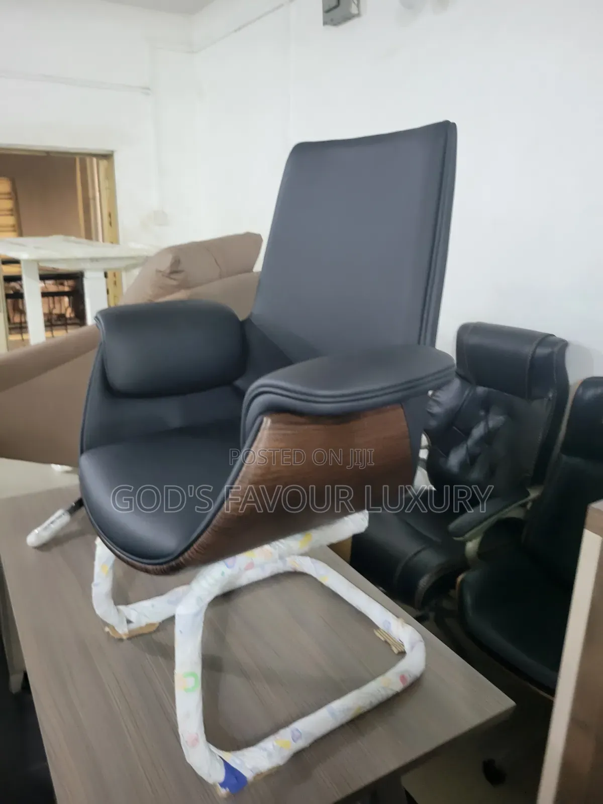 Modern Visitors Chair