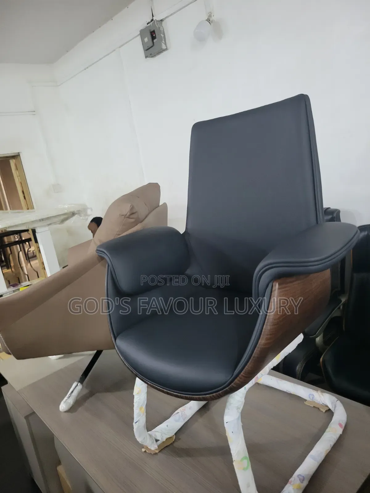 Modern Visitors Chair