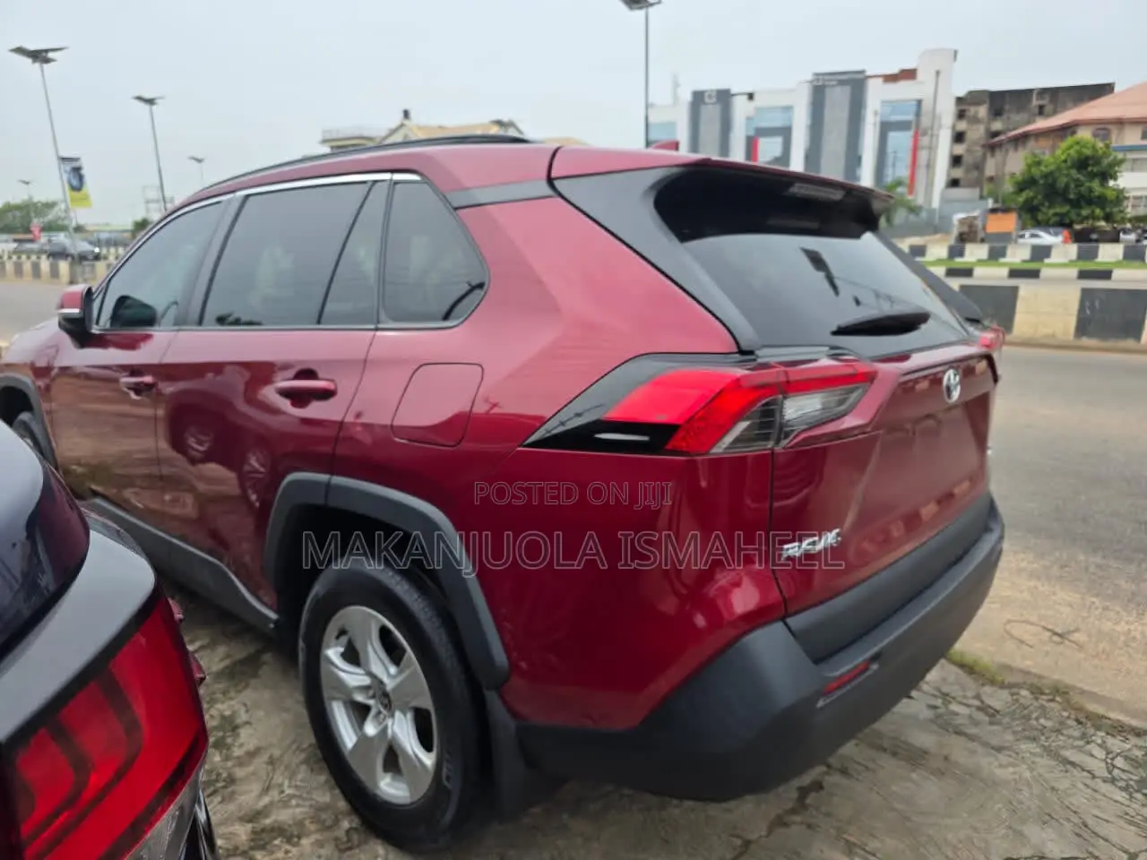 Toyota RAV4 XLE 2021 Red