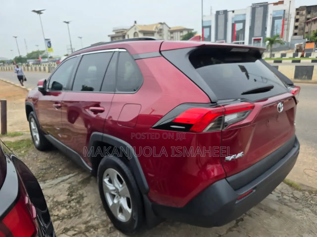 Toyota RAV4 XLE 2021 Red