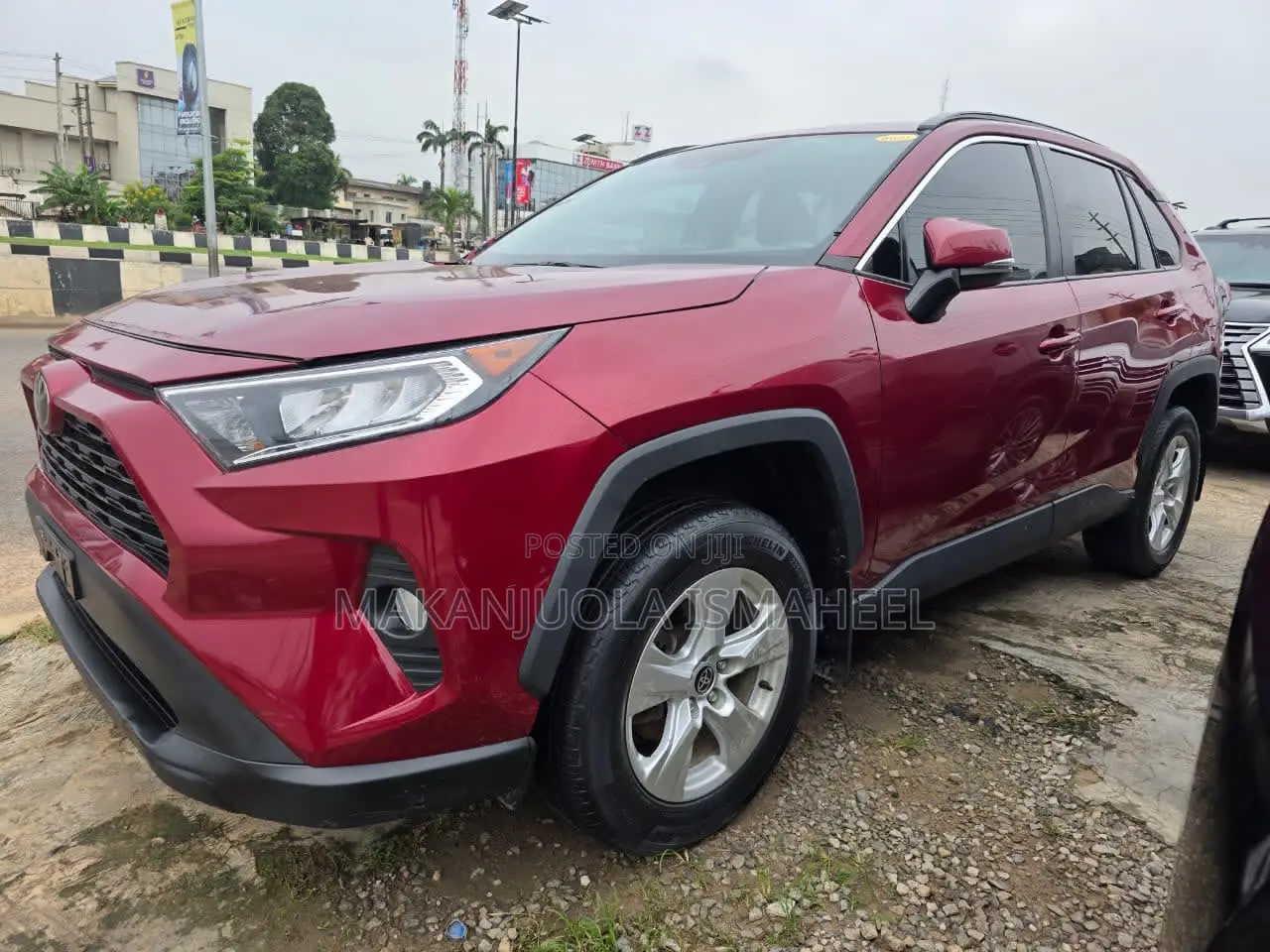 Toyota RAV4 XLE 2021 Red